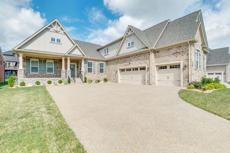 Image of the exterior of a single family home in Nolensville Tennessee
