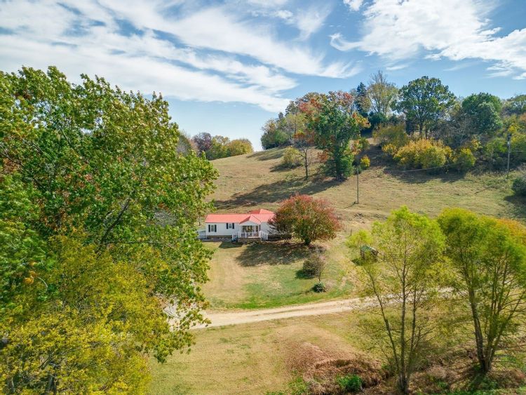 Image of a rural home in Thompson's Station, TN.