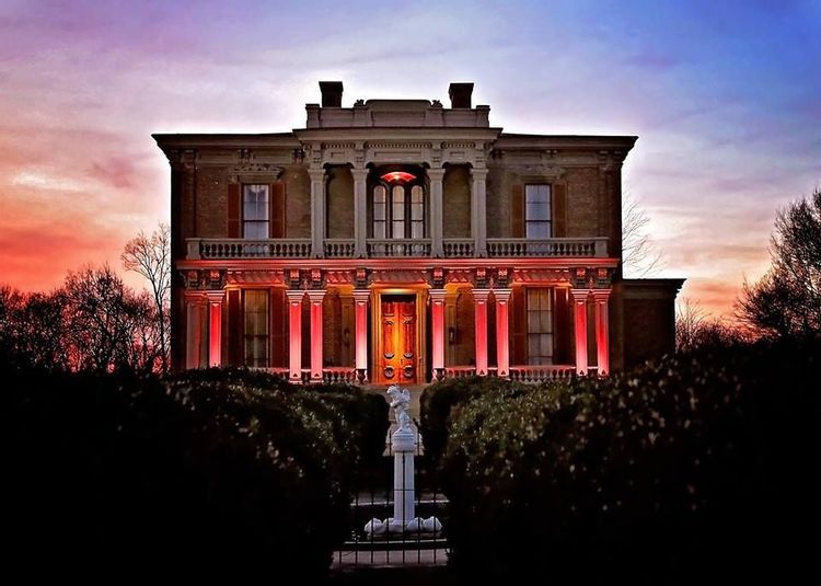 Image of the two rivers mansion in Donelson.