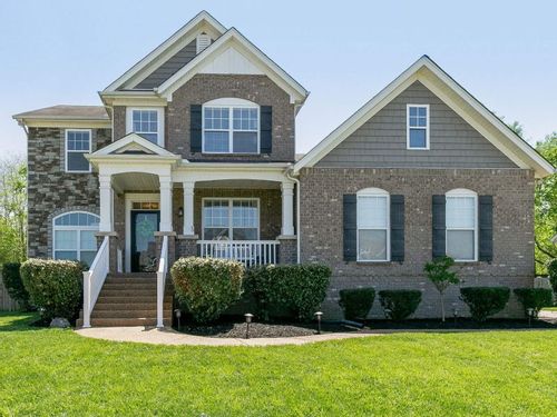 Image of a single family home in Spring Hill Tennessee