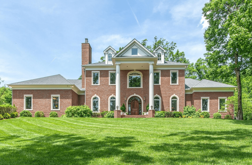 Image of a home in the Oak Hill neighborhood in Nashville, Tennessee